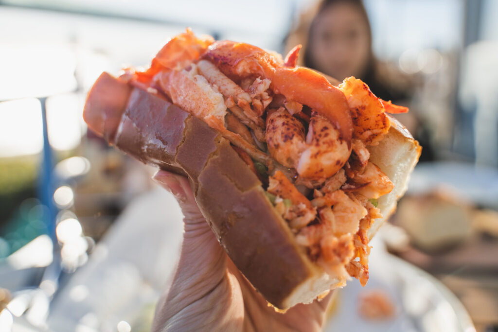 image of the best lobster rolls in ct.