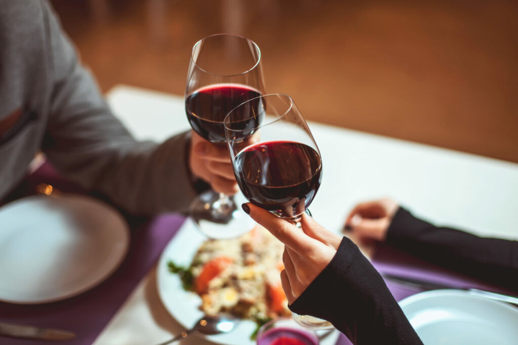 image of couple toasting glass of wine at a restaurants in Ledyard, ct.