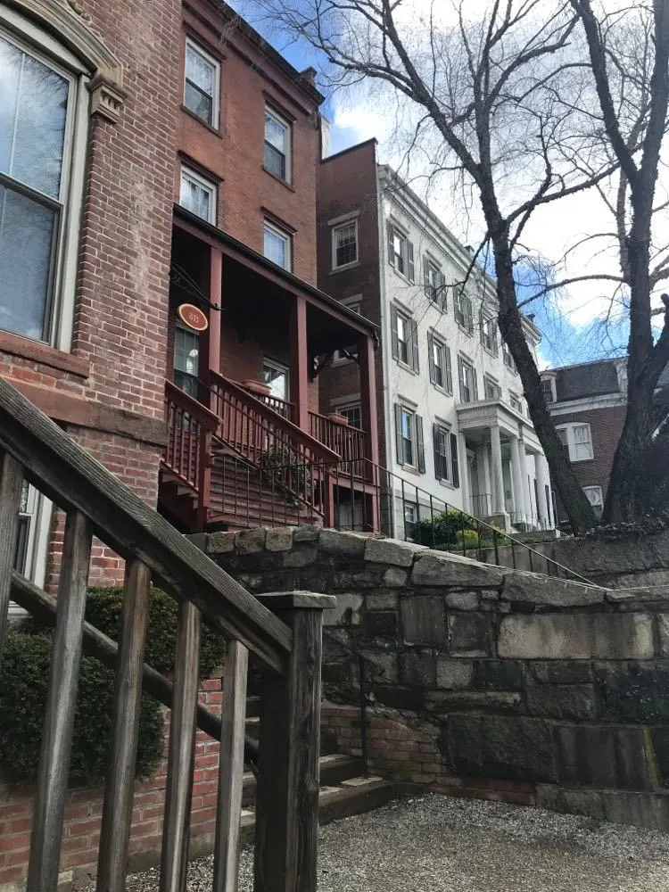 image of apartment building in norwich connecticut.