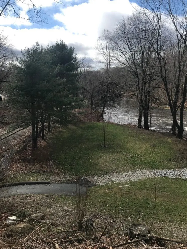 image of railroad bridge in norwich, ct.