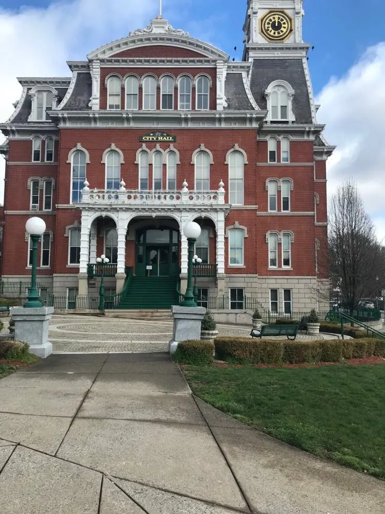 image of norwich connecticut city hall.