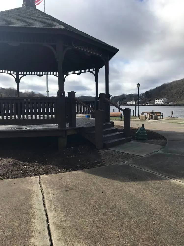 image of gazebo in downtown norwich ct.