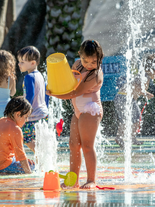 18 Splash Pads in Connecticut (Most are FREE!!)