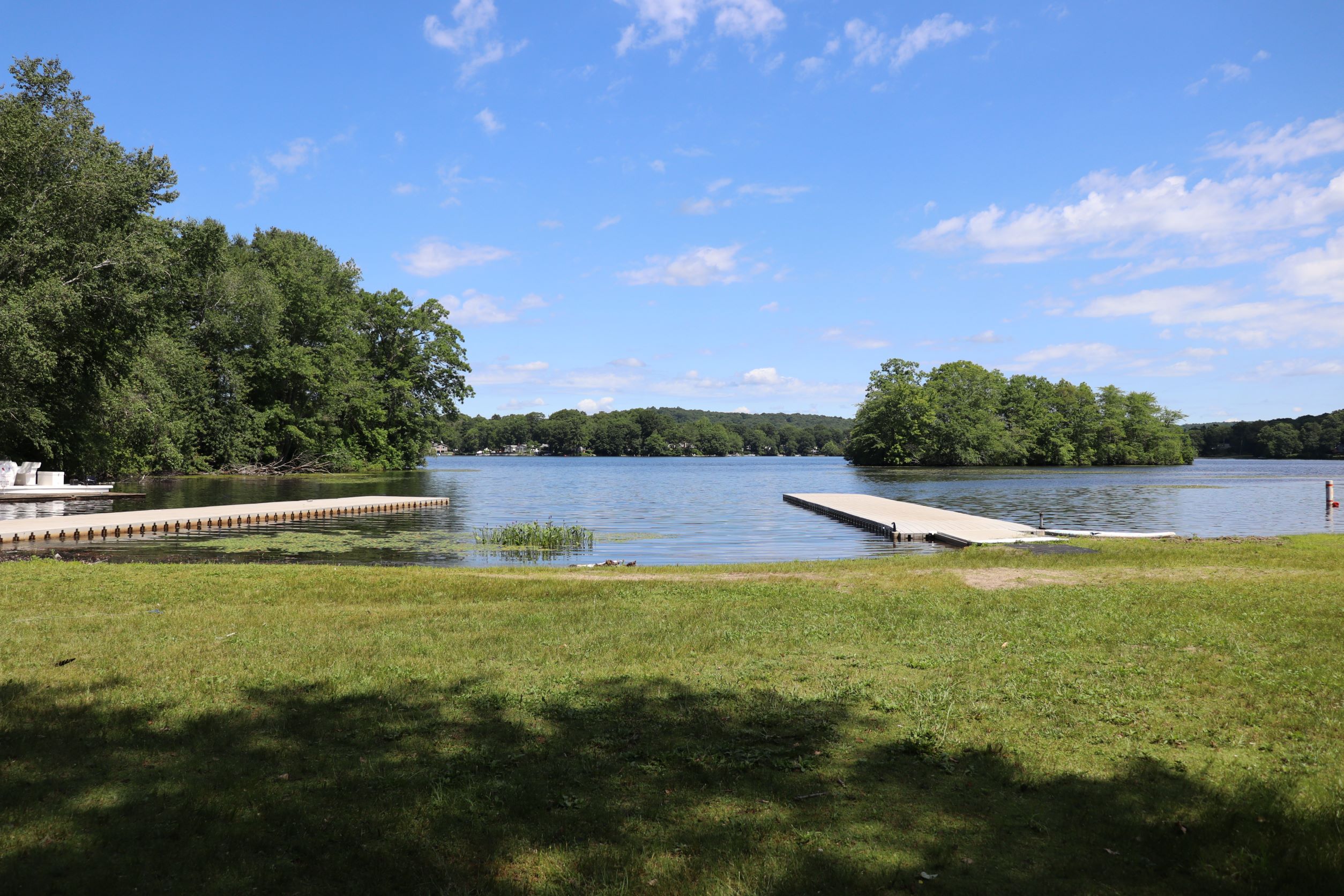 Image of boat docks at Haines Park at Rogers Lake in Old Lyme CT.