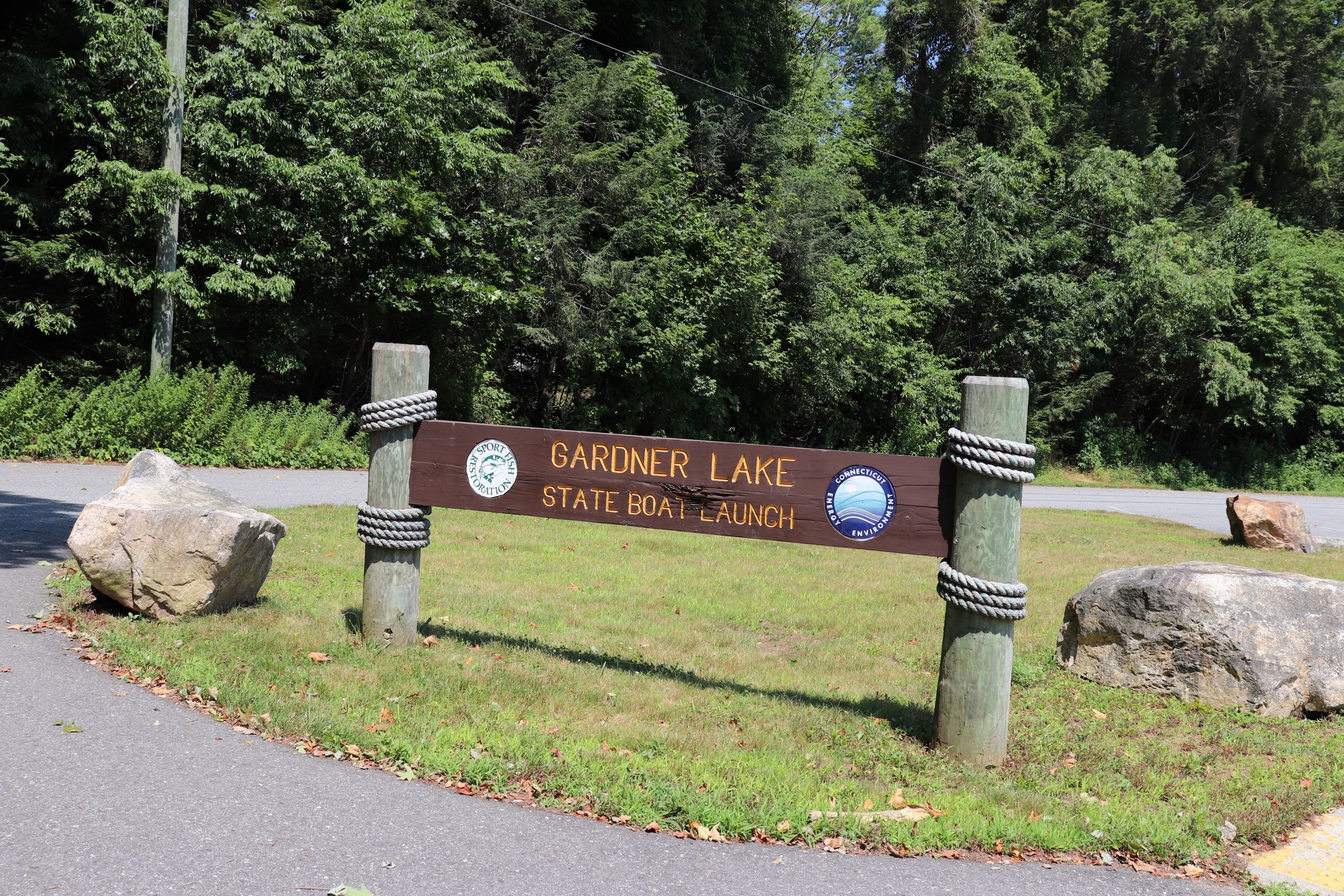 image of gardner state boat launch sign in salem ct.