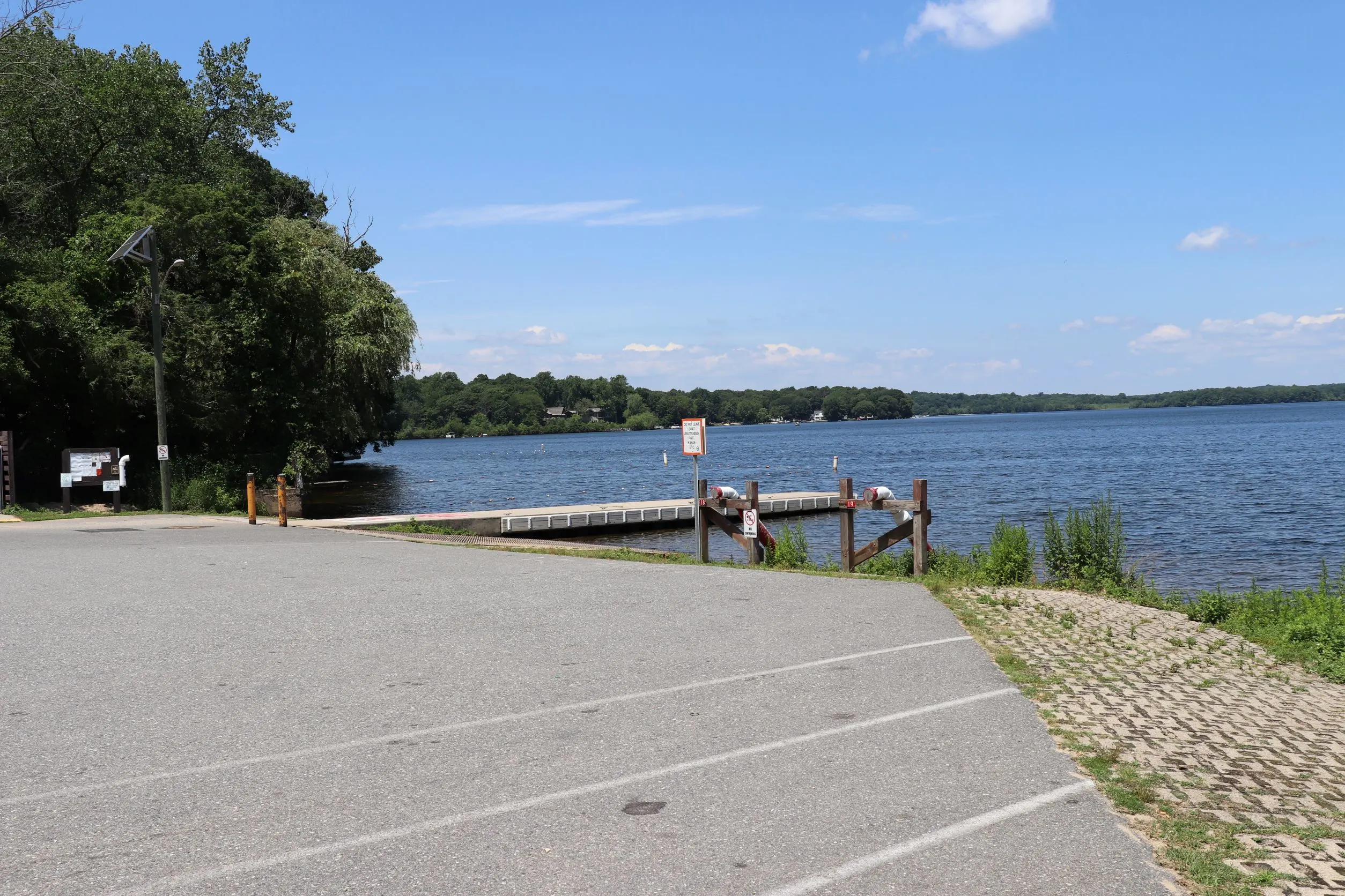 image of boat launch and dock at gardner lake in salem ct.