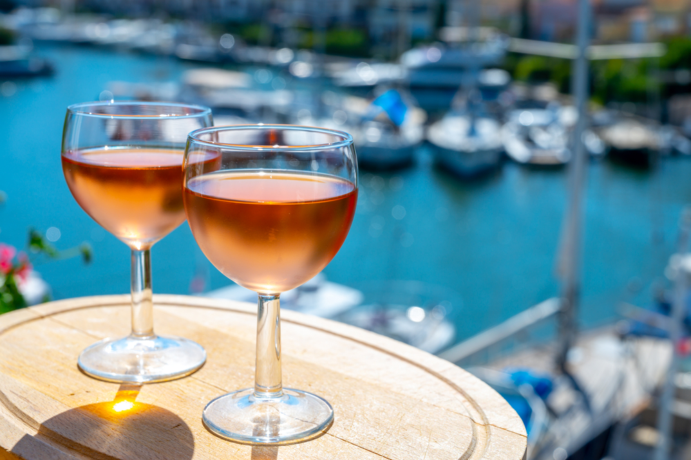 image of 2 glasses of wine at one of the waterfront restaurants in CT.